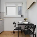 Stylish In The Center Of For 4 Guests By Renters *