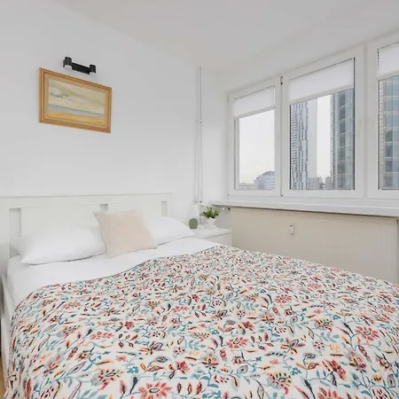 Stylish In The Center Of For 4 Guests By Renters شقة وارسو