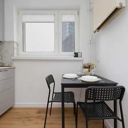Stylish In The Center Of For 4 Guests By Renters *
